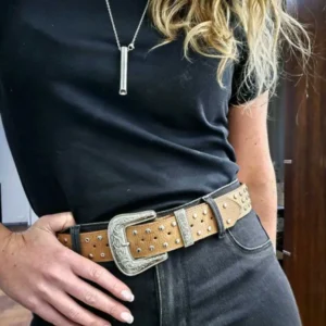 Cinto Con Tachas Suela